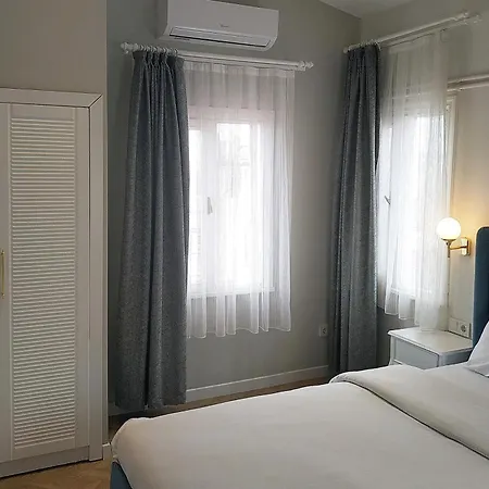 Ξενοδοχείο Revina 3*